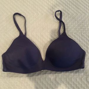 Victoria’s Secret Navi bra, 34C
